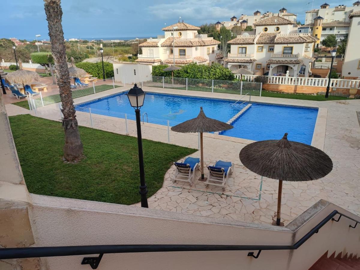شقة أوريويلا  في Apartamento En La Zenia المظهر الخارجي الصورة